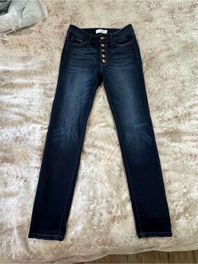 NWOT. KanCan Dark Blue High-Rise Button-Fly Jeans. Style: Estilo